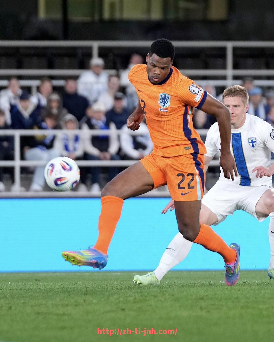 金年会体育-2015年英超赛季完整球员名单汇总与球员动态